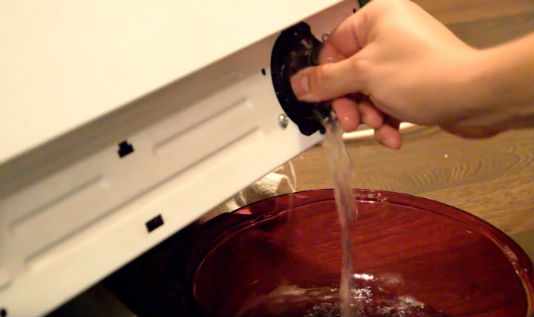 Стиральная машина не сливает воду | Вызов стирального мастера на дом